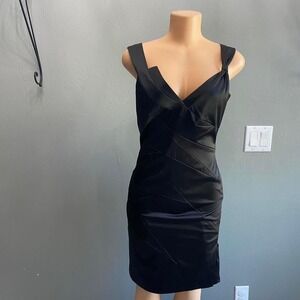 Maxandeo Black dress with back and zipper closure